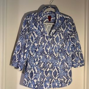 212 COLLECTION Blue/white 3/4 sleeve blouse.Darts front & back . Medium